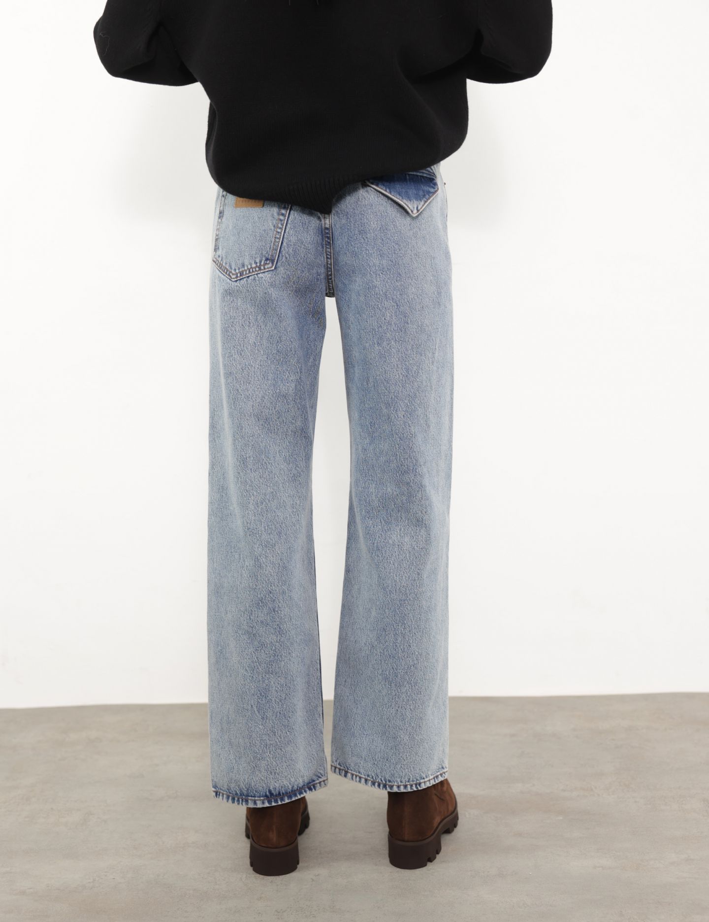 מכנסי ג’ינס גזרה ישרה - בגדים