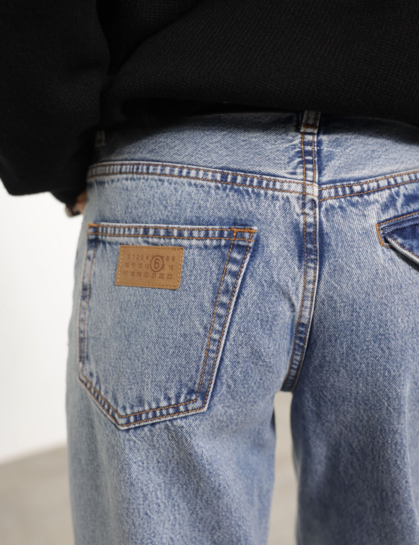 מכנסי ג’ינס גזרה ישרה - בגדים