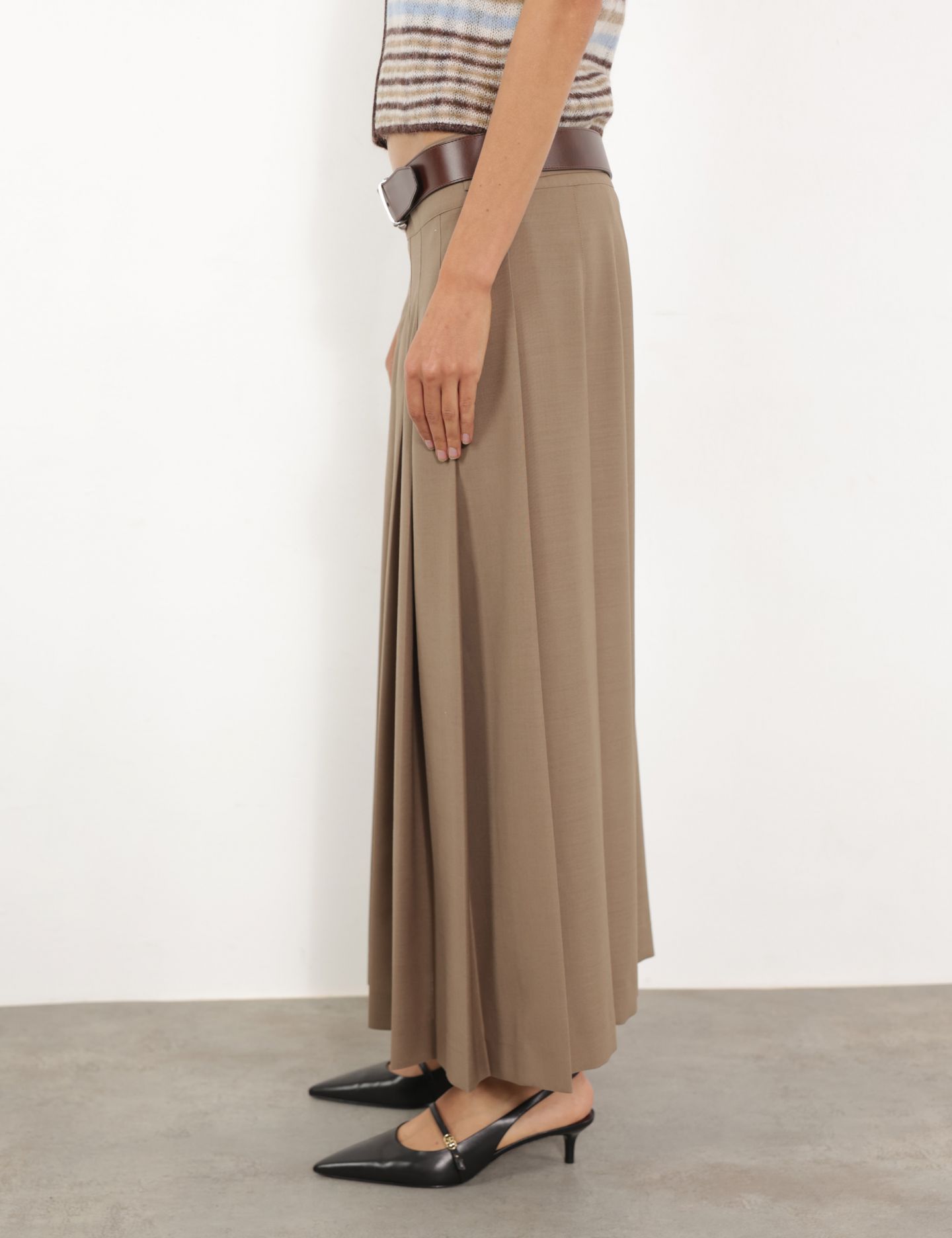 חצאית פליסה - בגדים