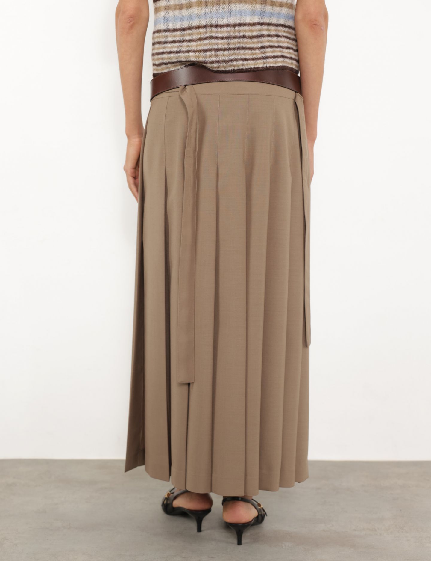 חצאית פליסה - בגדים