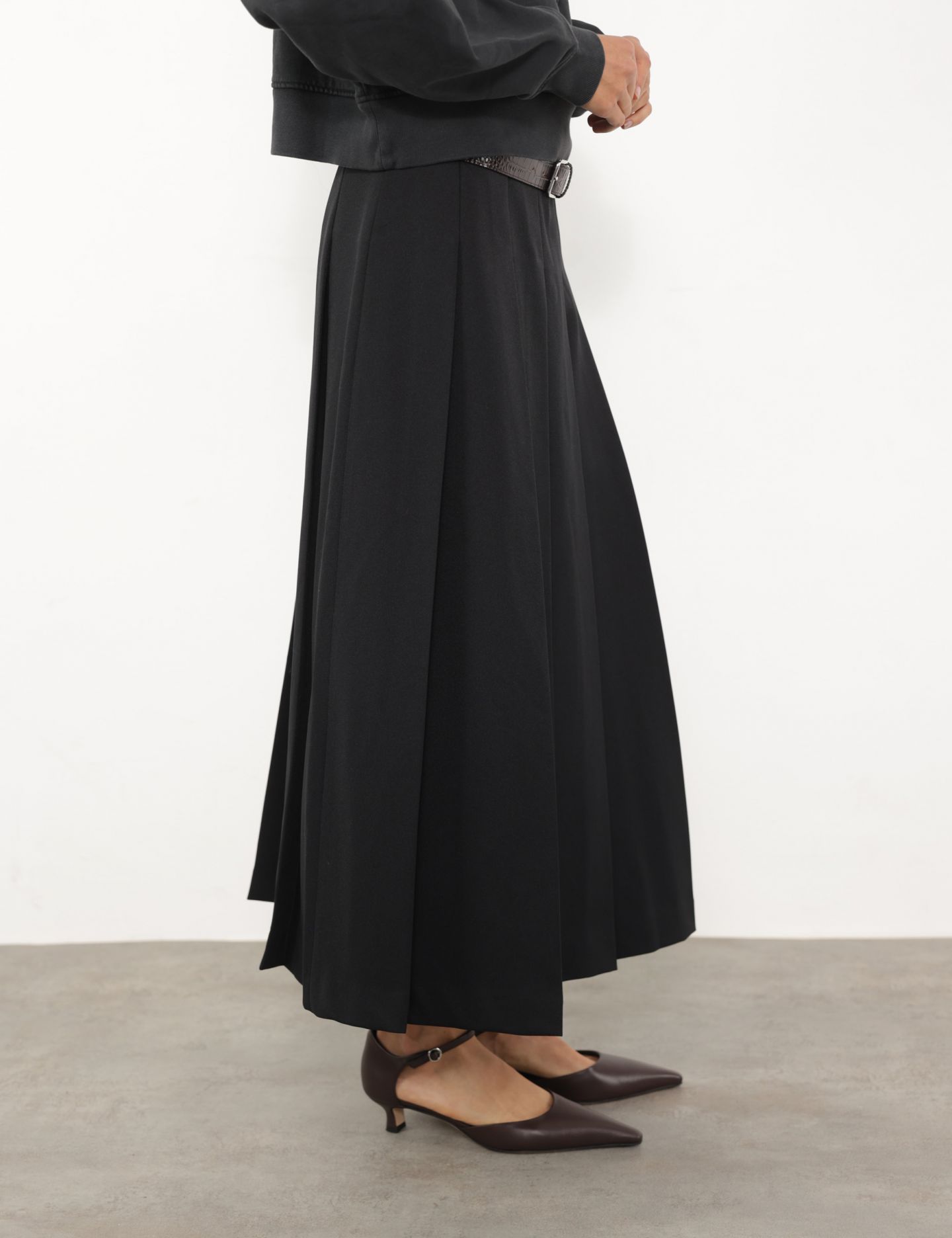 חצאית פליסה - בגדים