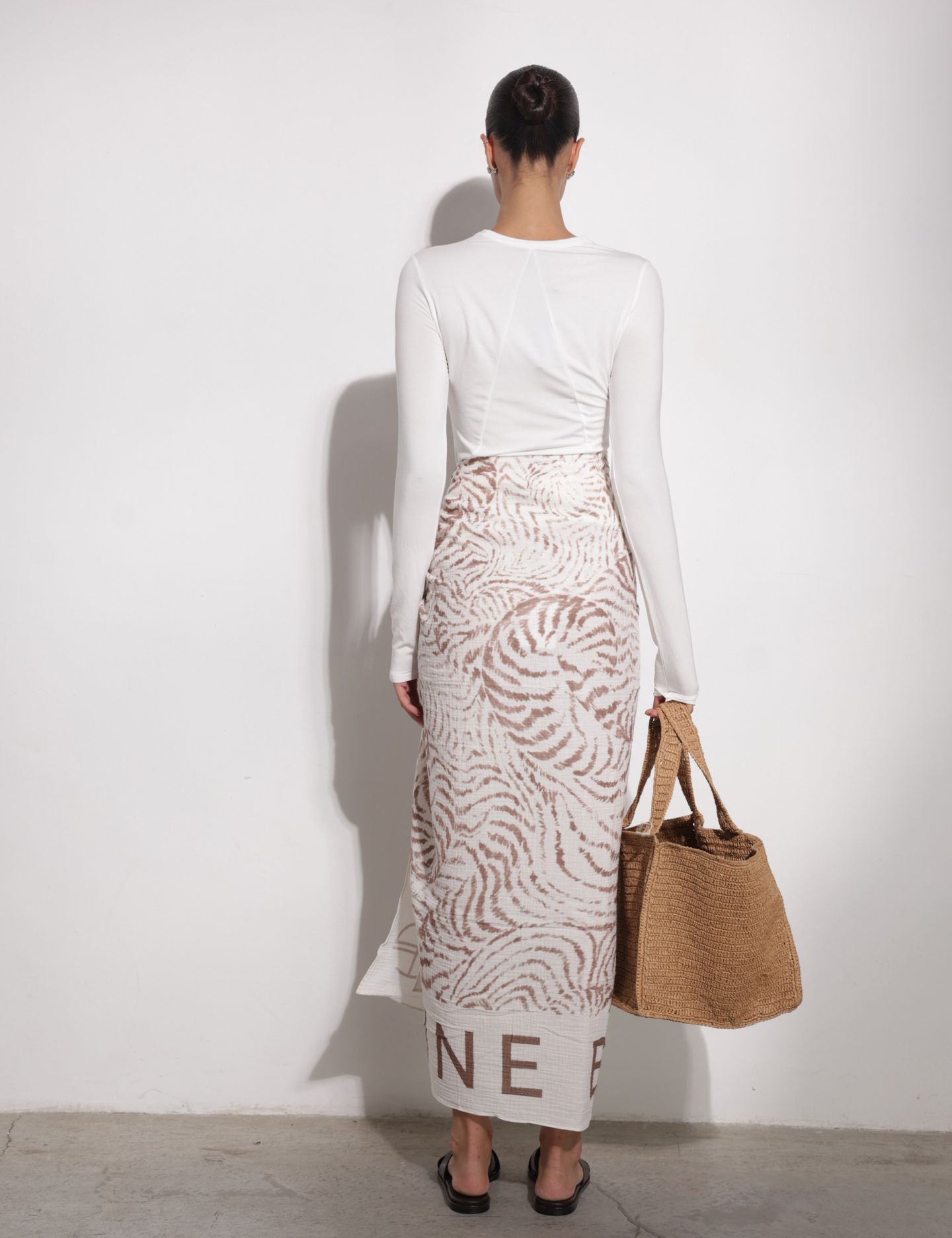 חולצת טי ארוכה לוקה - בגדים