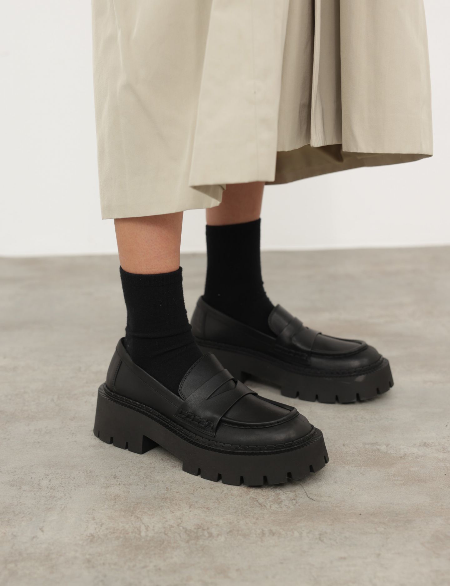 נעלי מוקסינים סוליית טרקטור - נעליים