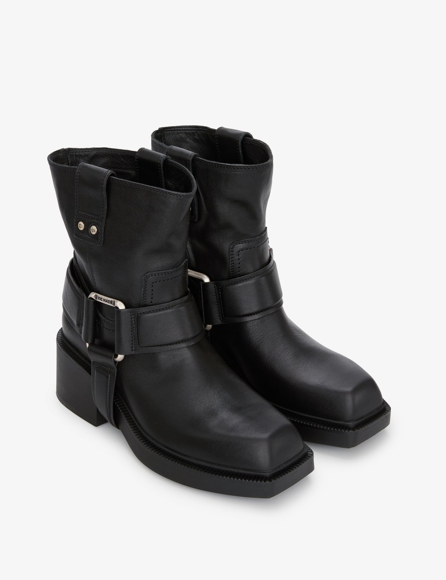 מגפי בוקרים - נעליים