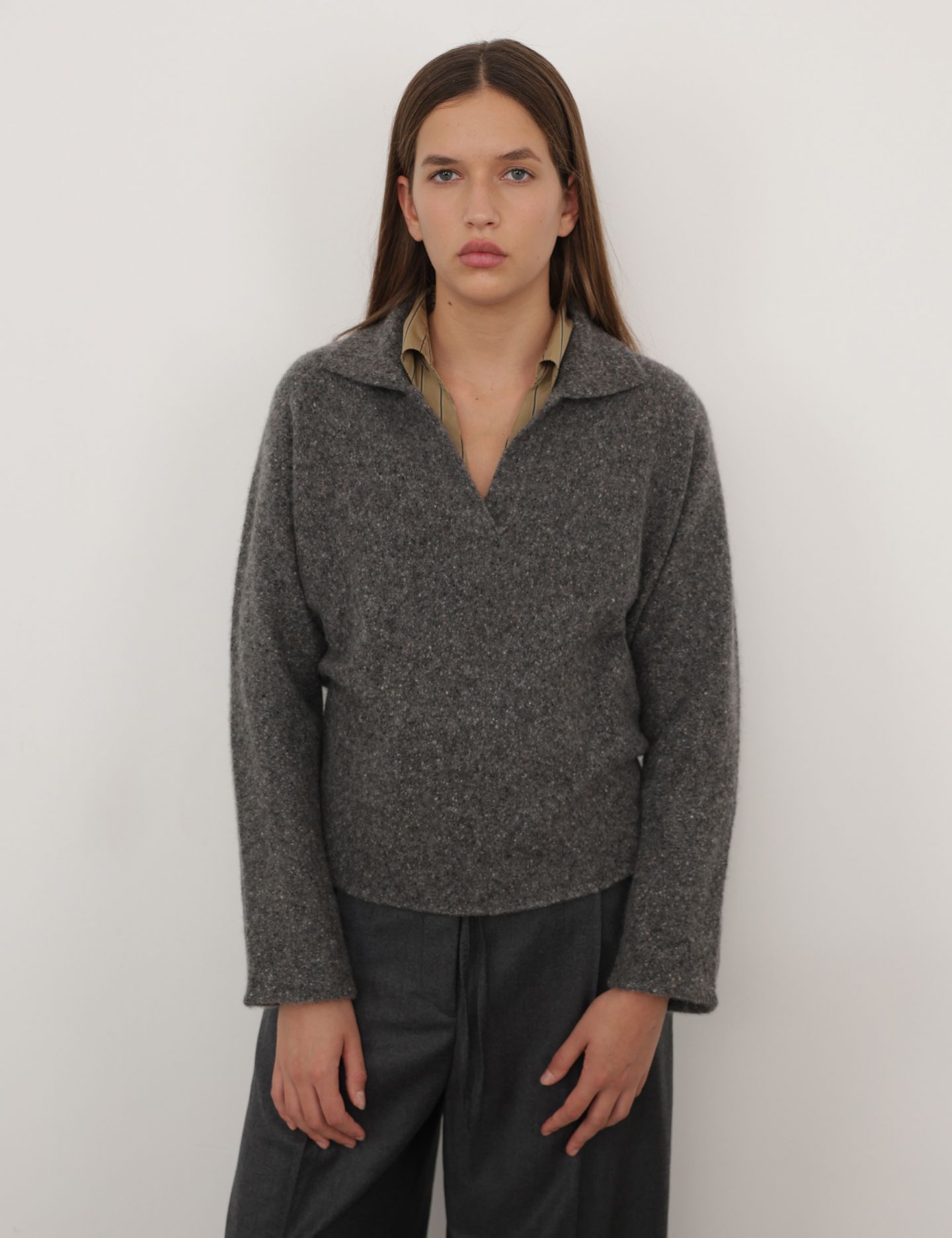 סריג קשמיר מפתח וי - בגדים