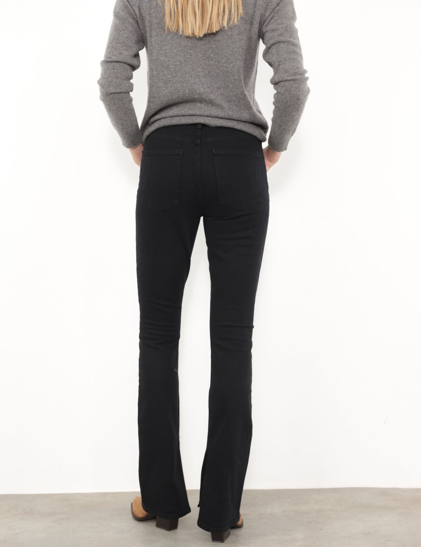 מכנסי ג’ינס INGRAM - בגדים