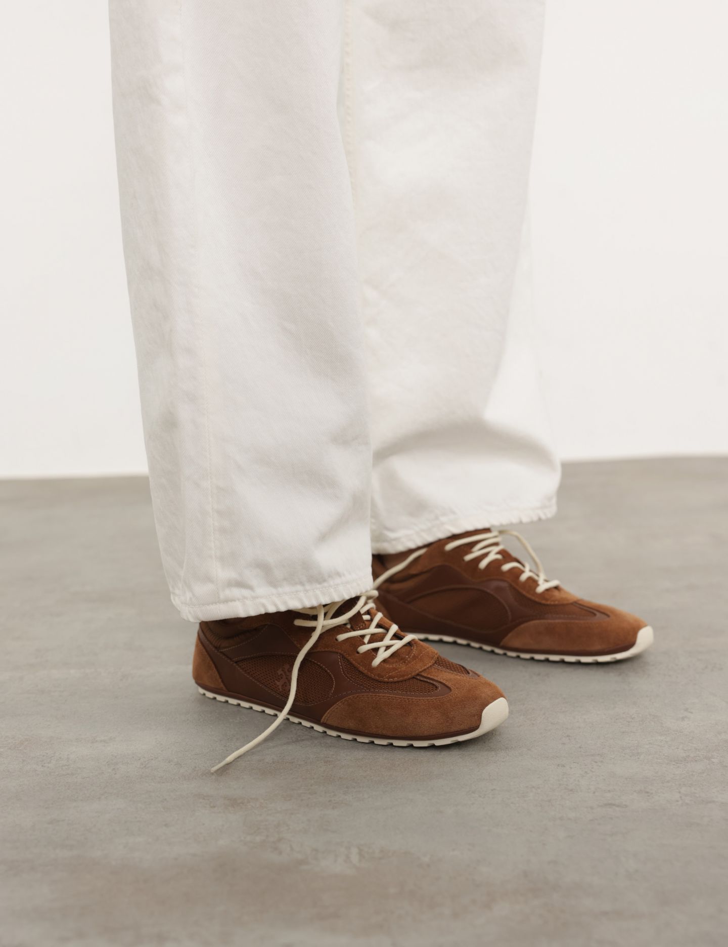 נעלי סניקרס - נעליים